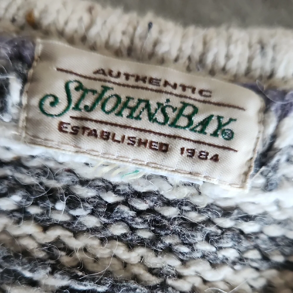 Scandinavian Style 100% Cotton V-Neck Sweater - Picture 2 of 4